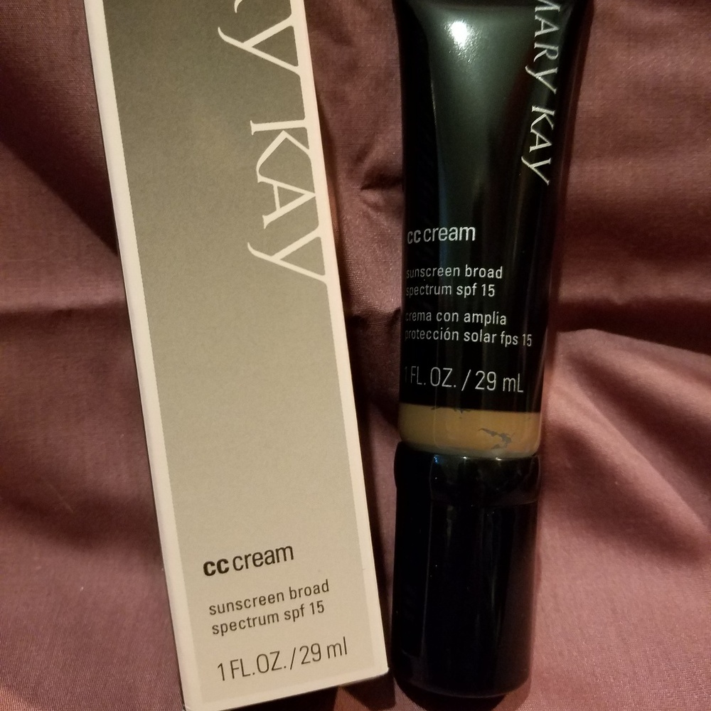 🌸 CC Cream Foundation Very Deep